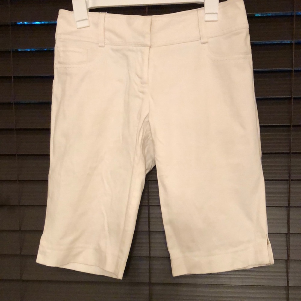 Woman’s  White Bermuda Shorts From Cache’